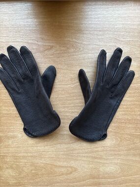 Beautiful Vintage Aris Brown Women's Leather Gloves in great condition clean
